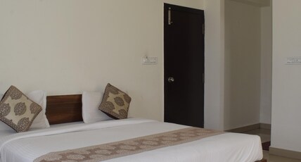 Sri Darshini Comfort Room Type - Deluxe Double Non Ac