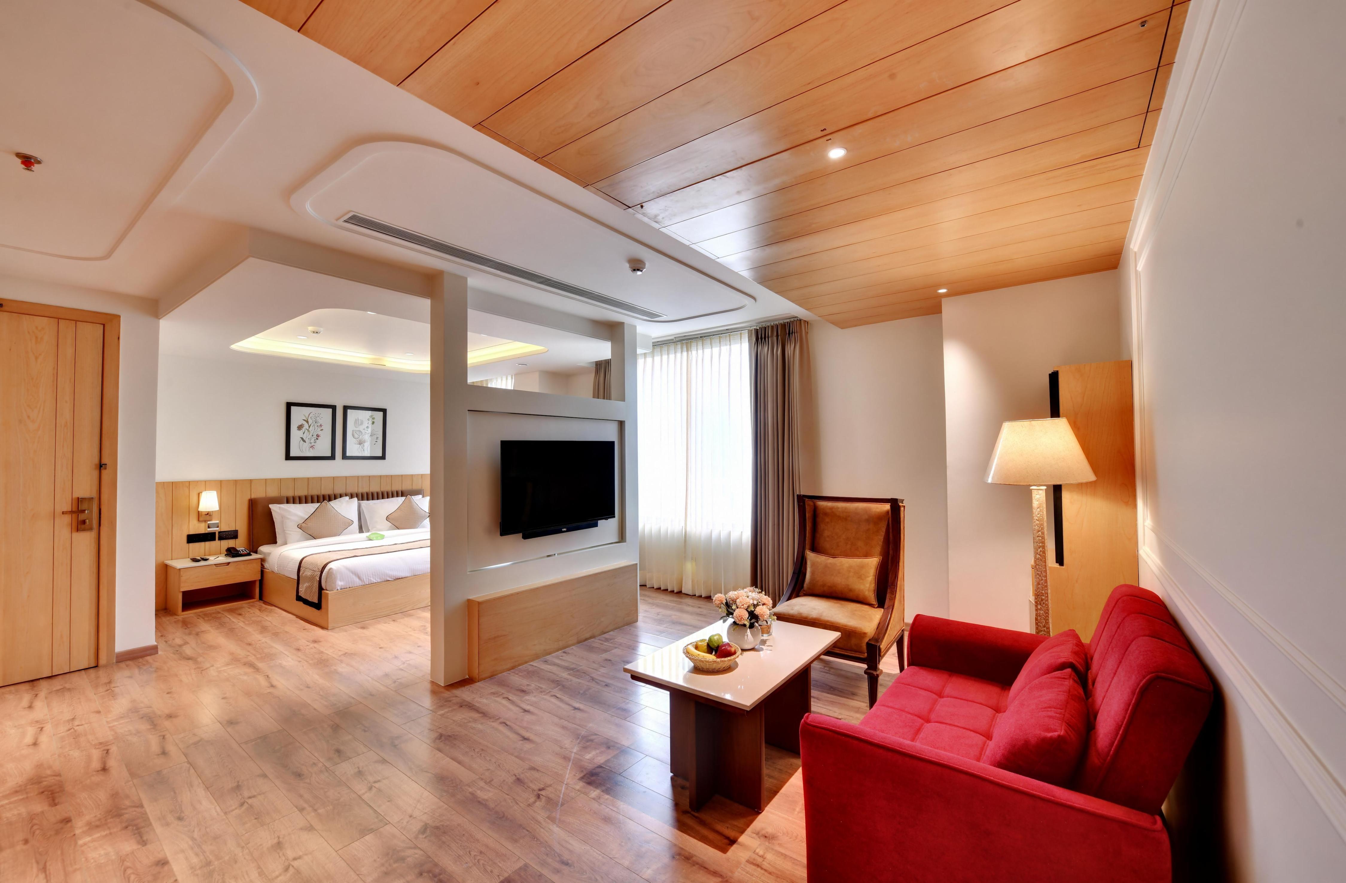 Click Collection Amristar|Ranjit Avenue Room Type - Luxury Suite Bathtub Room