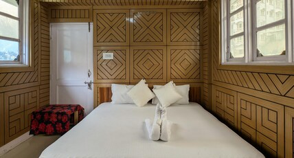 Sizzling Inn Hotel & Restaurant Room Type - Delux Room with Mountain View