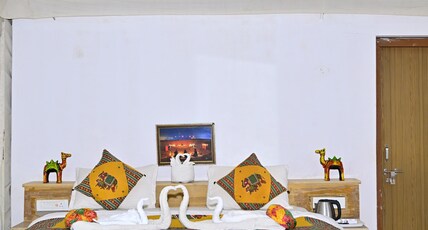 Desert Popular Resort & Camp Room Type - Desert golden luxury family tent Desert Popular Resort & Camp Room Type - Desert golden luxury family tent