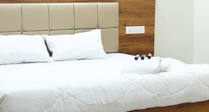 THE RAJPUTANA PALACE , Bhopal Room Type - Deluxe non- AC Room THE RAJPUTANA PALACE , Bhopal Room Type - Deluxe non- AC Room