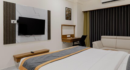 Lemonridge Hotels IDPL Balanagar Room Type - Premium Room
