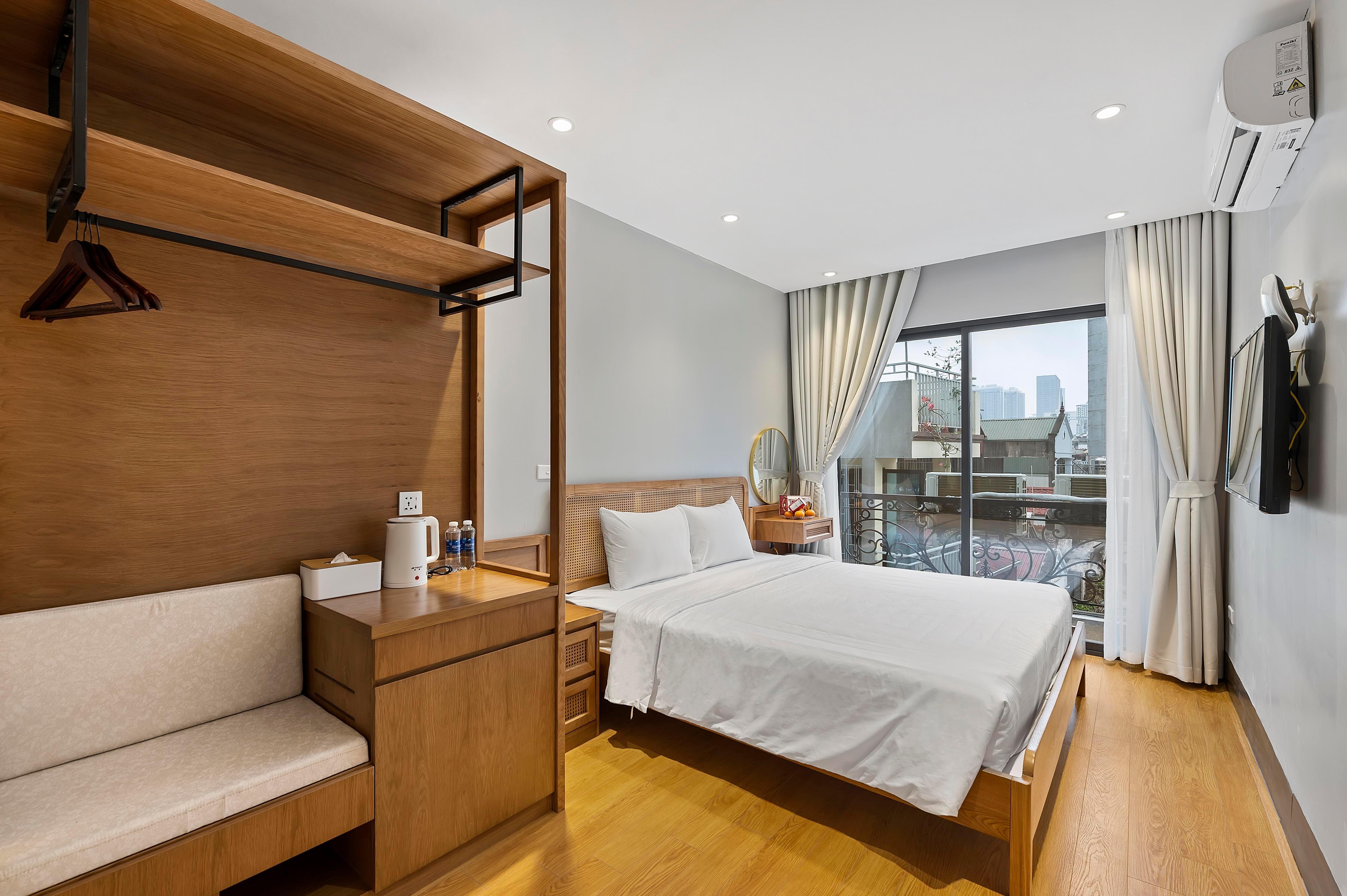 Lakeview Residence Hotel Room Type - Deluxe Balcony City View