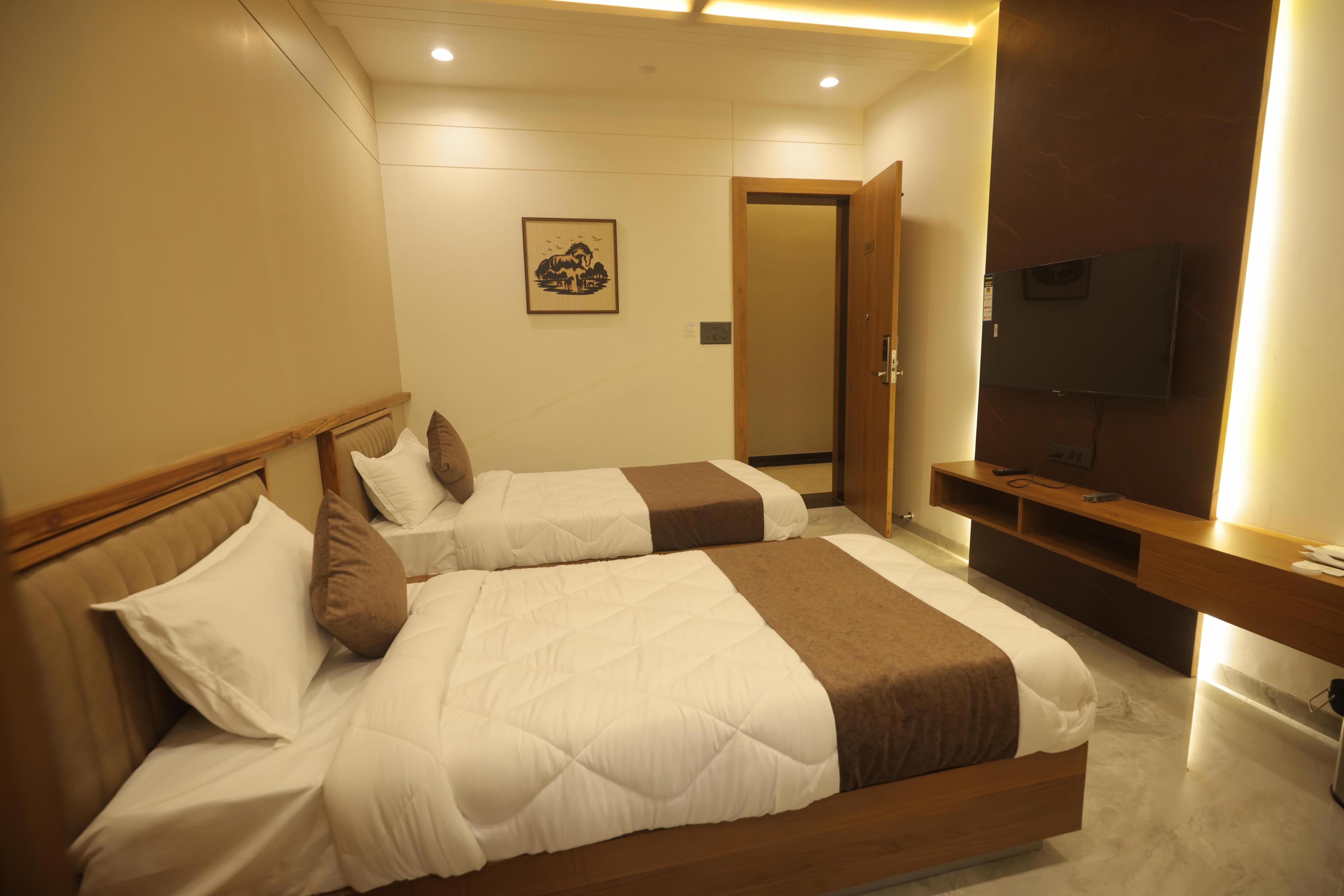 Hotel Raghavji Room Type - EXECUTIVE ROOM ( TWIN)