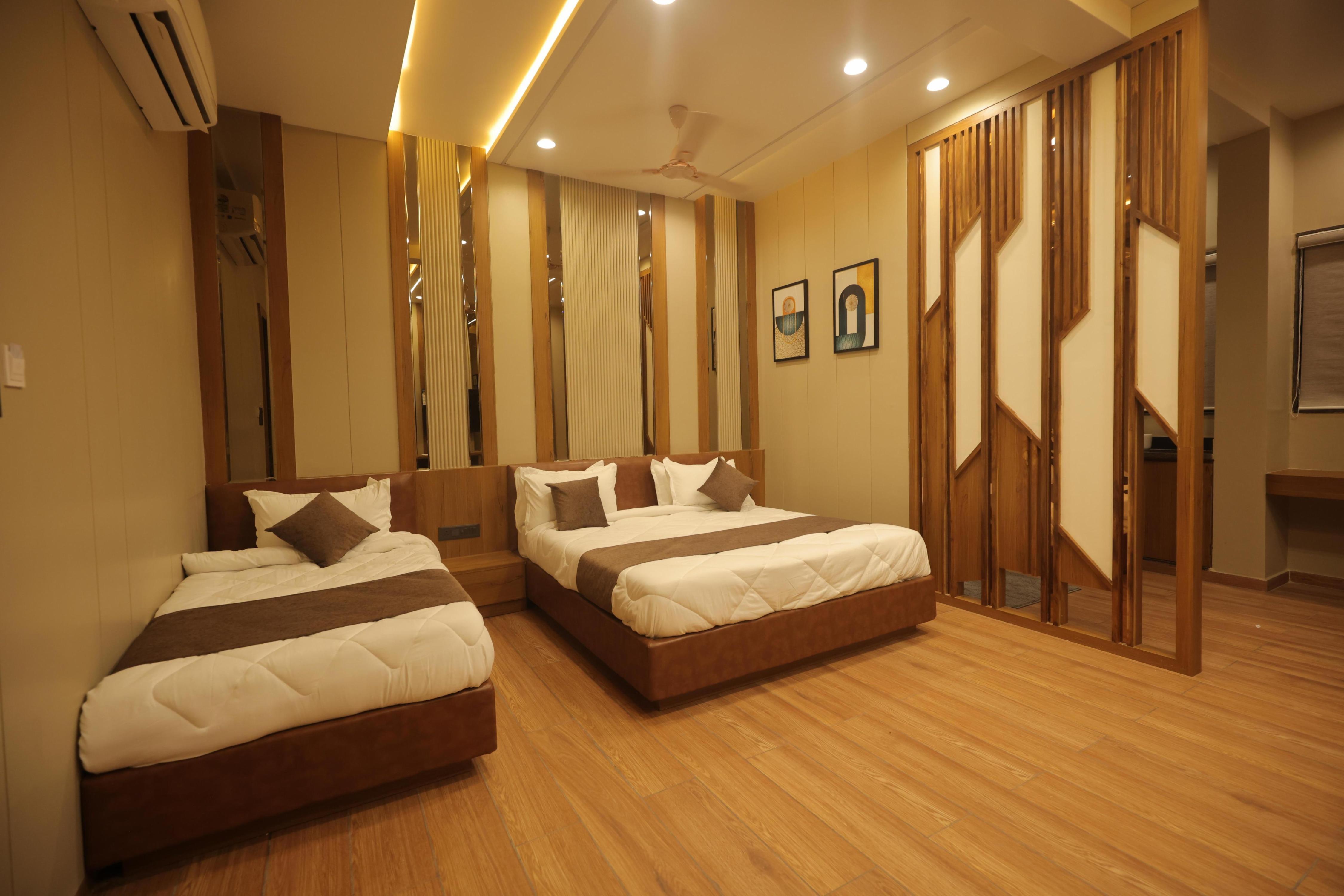 Hotel Raghavji Room Type - PREMIUM TRIPLE ROOM