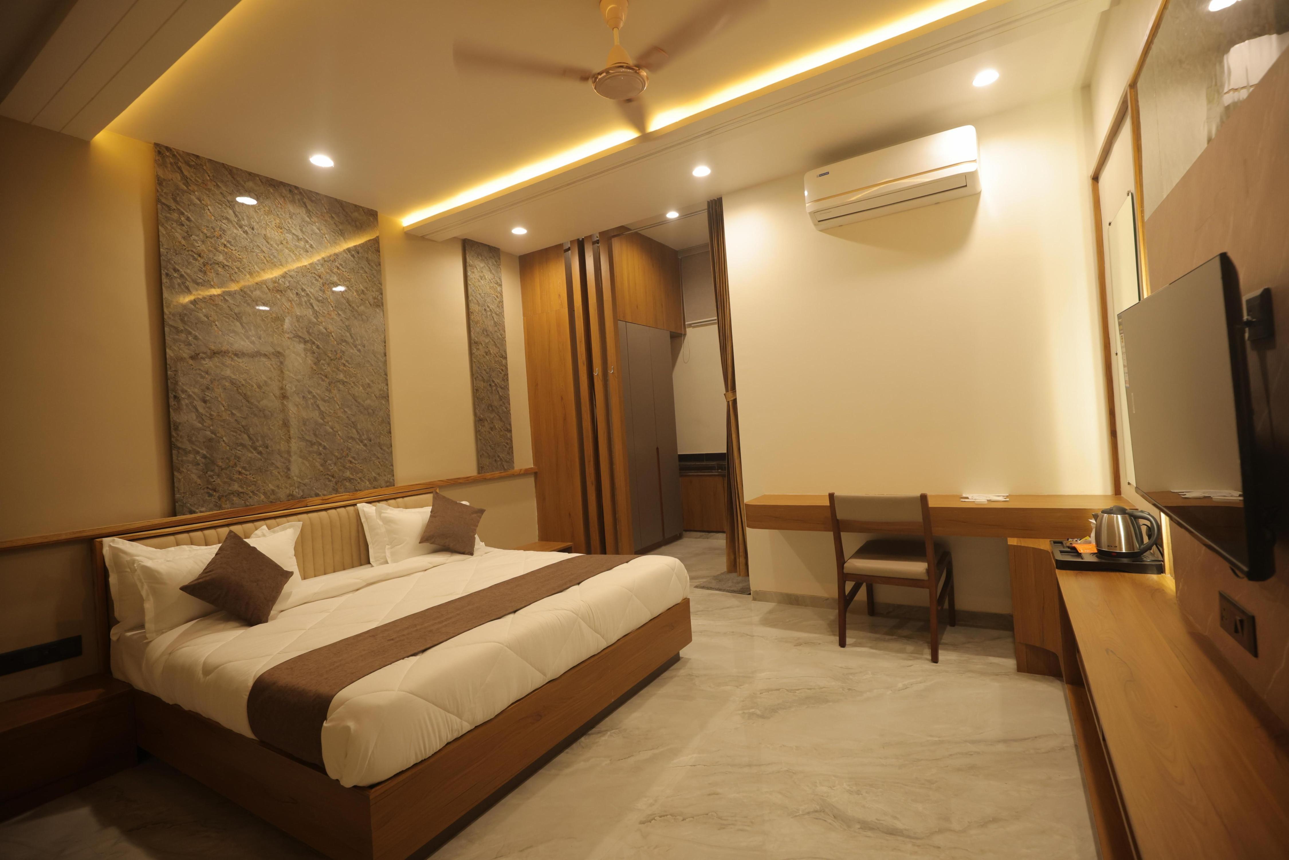 Hotel Raghavji Room Type - EXECUTIVE ROOM (DOUBLE)