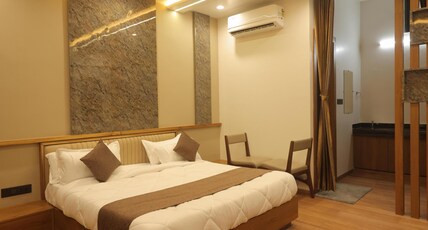 Hotel Raghavji Room Type - DELUXE ROOM