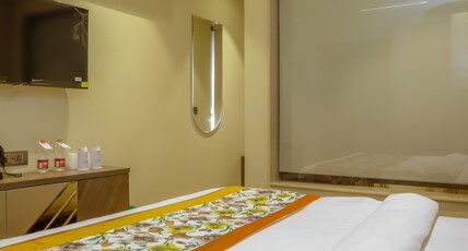 Qotel Signature Coleman @ Janakpuri Room Type - Premium Double Room with & Mini Bar Qotel Signature Coleman @ Janakpuri Room Type - Premium Double Room with & Mini Bar