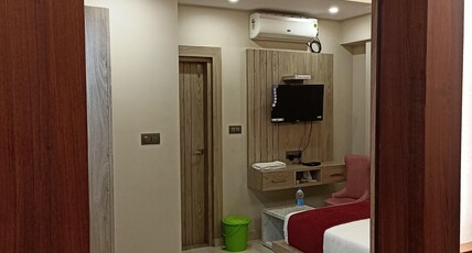 Sandipa Hotel & Restaurant Room Type - DELUXE ROOM WITH BALCONY