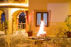 Alaya Stays 2 BHK With Garden & Outdoor Area | Abhimanyu Mansion Topaz