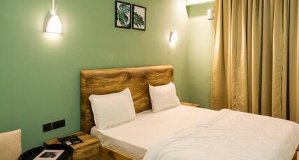 Skystay Elite Suites | Omaxe Hazratganj Room Type - Olive Luxe Apartment