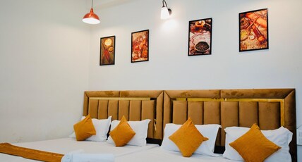 Hotel Paradise Stays  2 Mins from Golden Temple with Parking Room Type - Four Bed Family Room