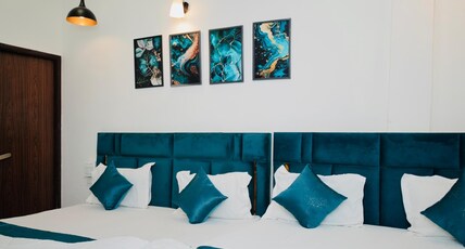 Hotel Paradise Stays  2 Mins from Golden Temple with Parking Room Type - Triple Bed Family Room