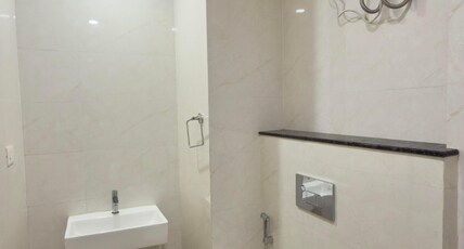 Hotel Centre Point Room Type - Deluxe (King or Twin Bed) Hotel Centre Point Room Type - Deluxe (King or Twin Bed)