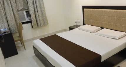 Hotel Centre Point Room Type - Deluxe (King or Twin Bed)