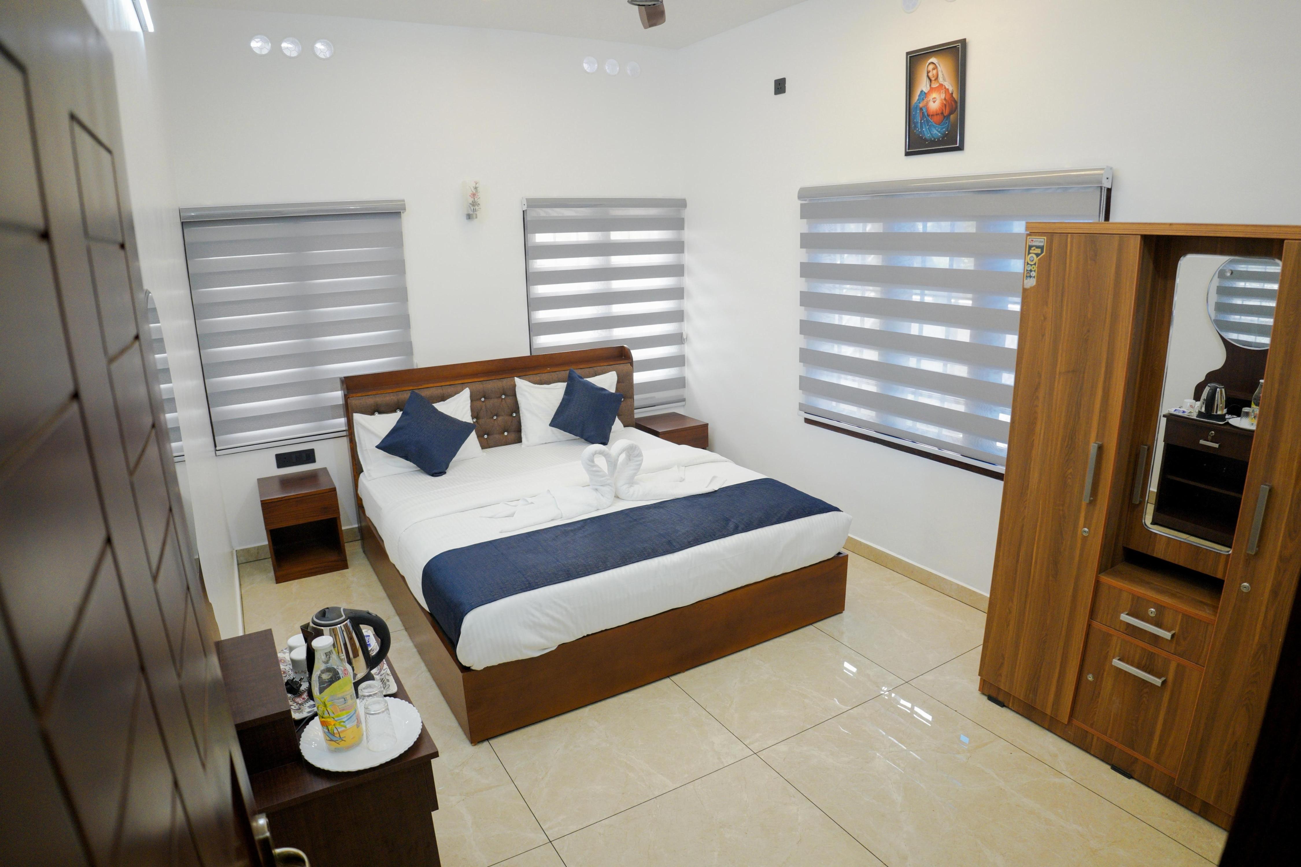 Teak and Lake Homestay - Tap to explore photos