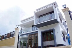 Teak and Lake Homestay