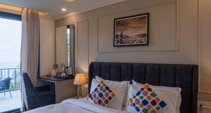 Perfectstayz Premium Westend @ Mall Road Room Type - Deluxe Room with Shared Balcony Hill View Perfectstayz Premium Westend @ Mall Road Room Type - Deluxe Room with Shared Balcony Hill View