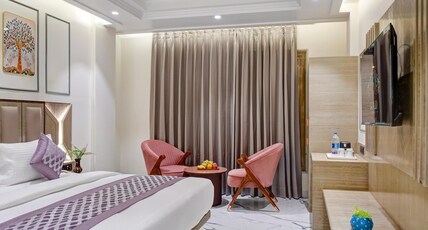 Gold The Royal With Luxurious Rooftop Restaurant Room Type - Executive Suite With Window
