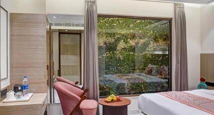 Gold The Royal With Luxurious Rooftop Restaurant Room Type - Executive Suite With  Garden View