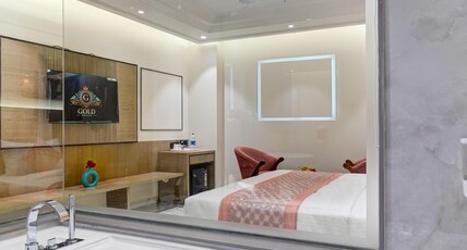 Gold The Royal With Luxurious Rooftop Restaurant Room Type - Executive Suite With Bathtub