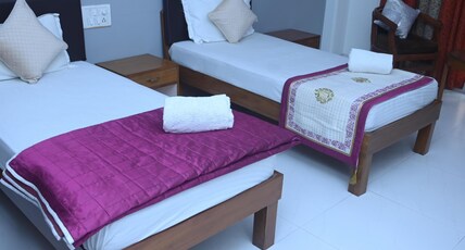 Surya Plaza hotel Room Type - Twin Room