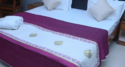 Surya Plaza hotel Room Type - Deluxe Double Room