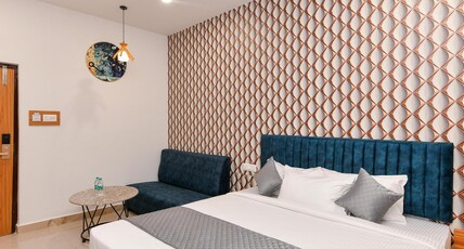 Hotel Shine International Room Type - Deluxe Non Ac