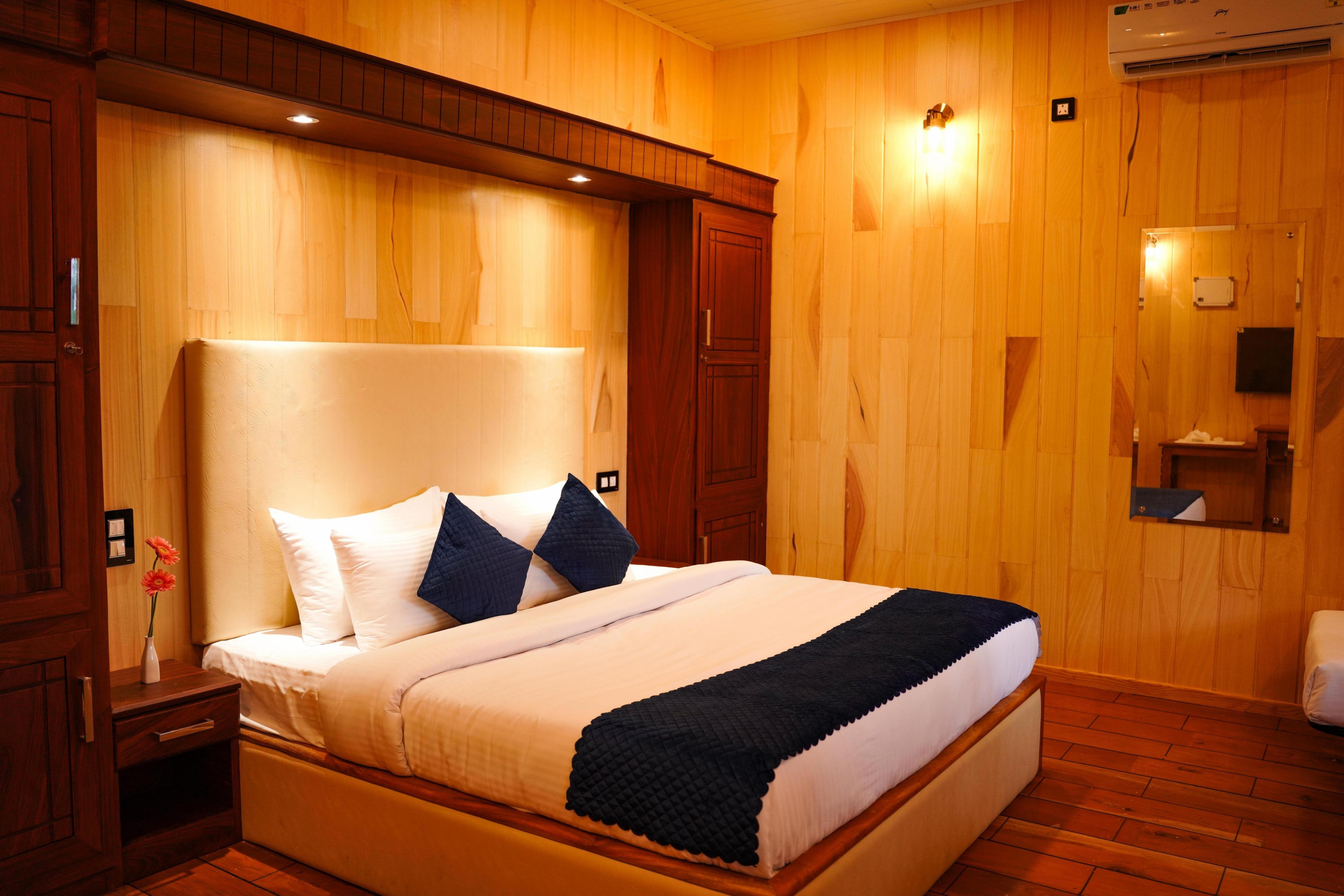 SPACE ROCK RESORT - Tap to explore photos