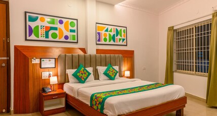Treebo Regalia Comforts, 5 Mins To Raja Seat Garden Room Type - Standard Room with Seating Area And City View
