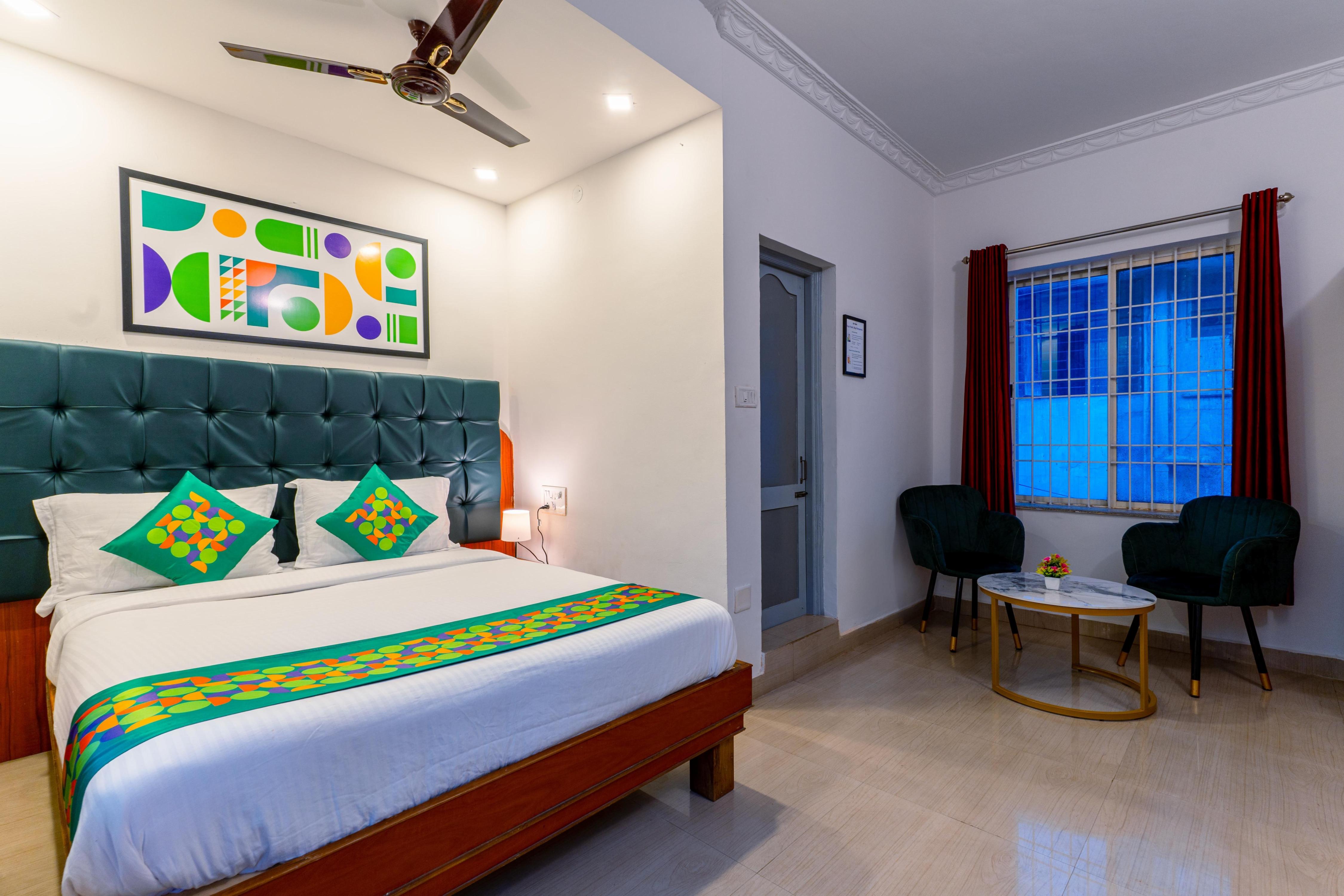 Treebo Regalia Comforts, 5 Mins To Raja Seat Garden Room Type - Economy Room