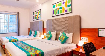 Treebo Regalia Comforts, 5 Mins To Raja Seat Garden Room Type - Spacious Superior Room with City View
