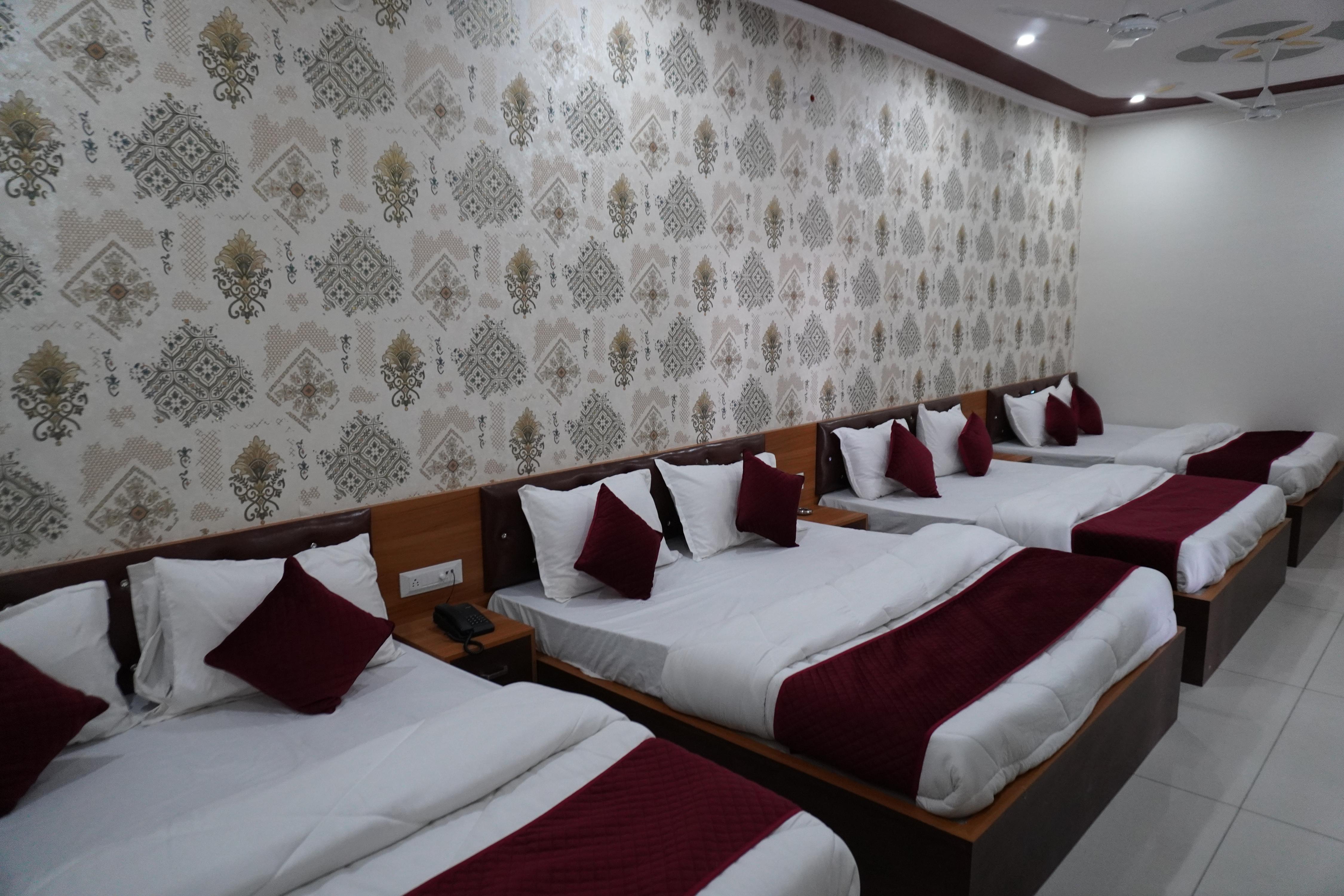 Hotel Santosh Palace (Free Gated Parking & 10 Minutes walk from Temple) - Tap to explore photos