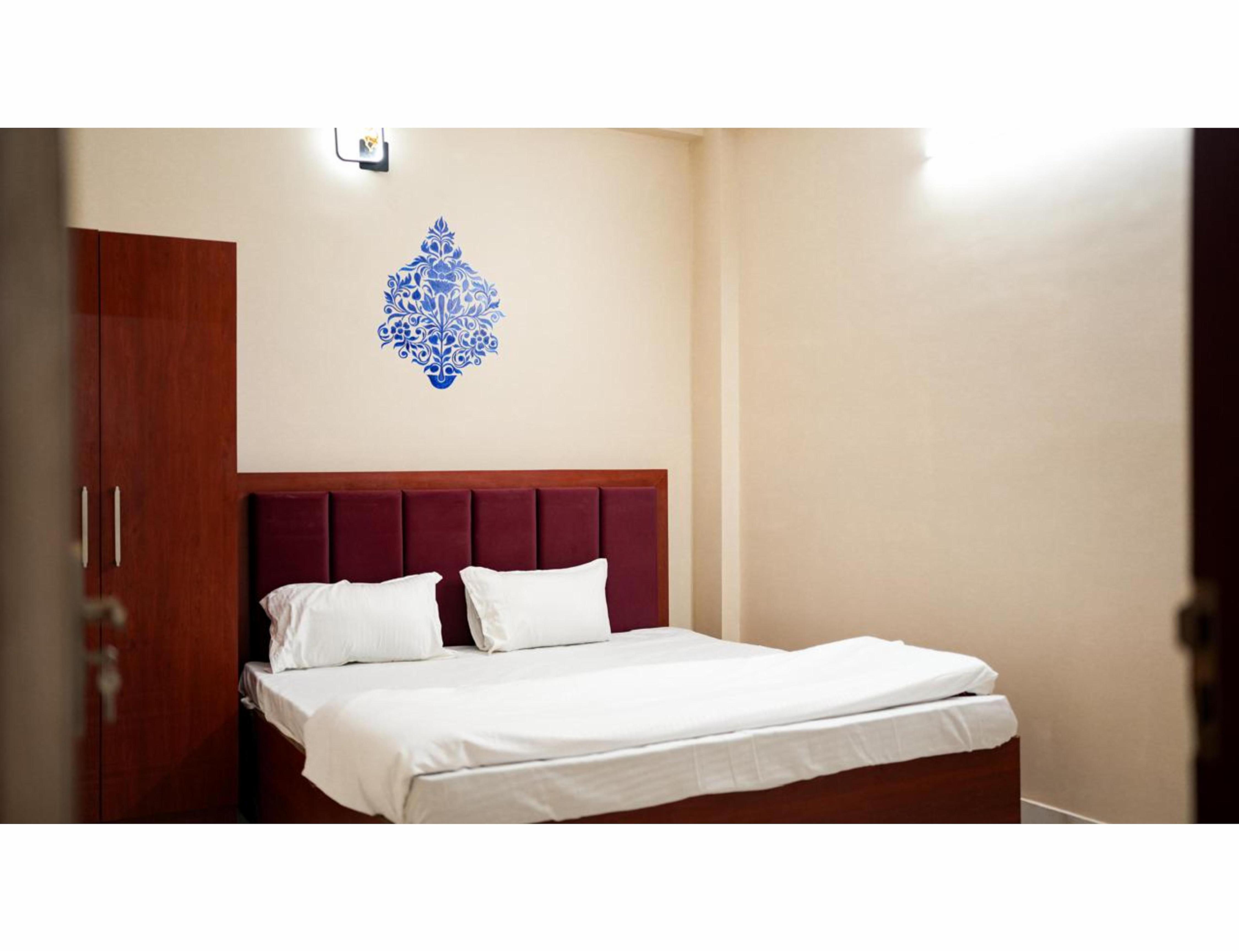 GK Guest House Room Type - Deluxe NON AC