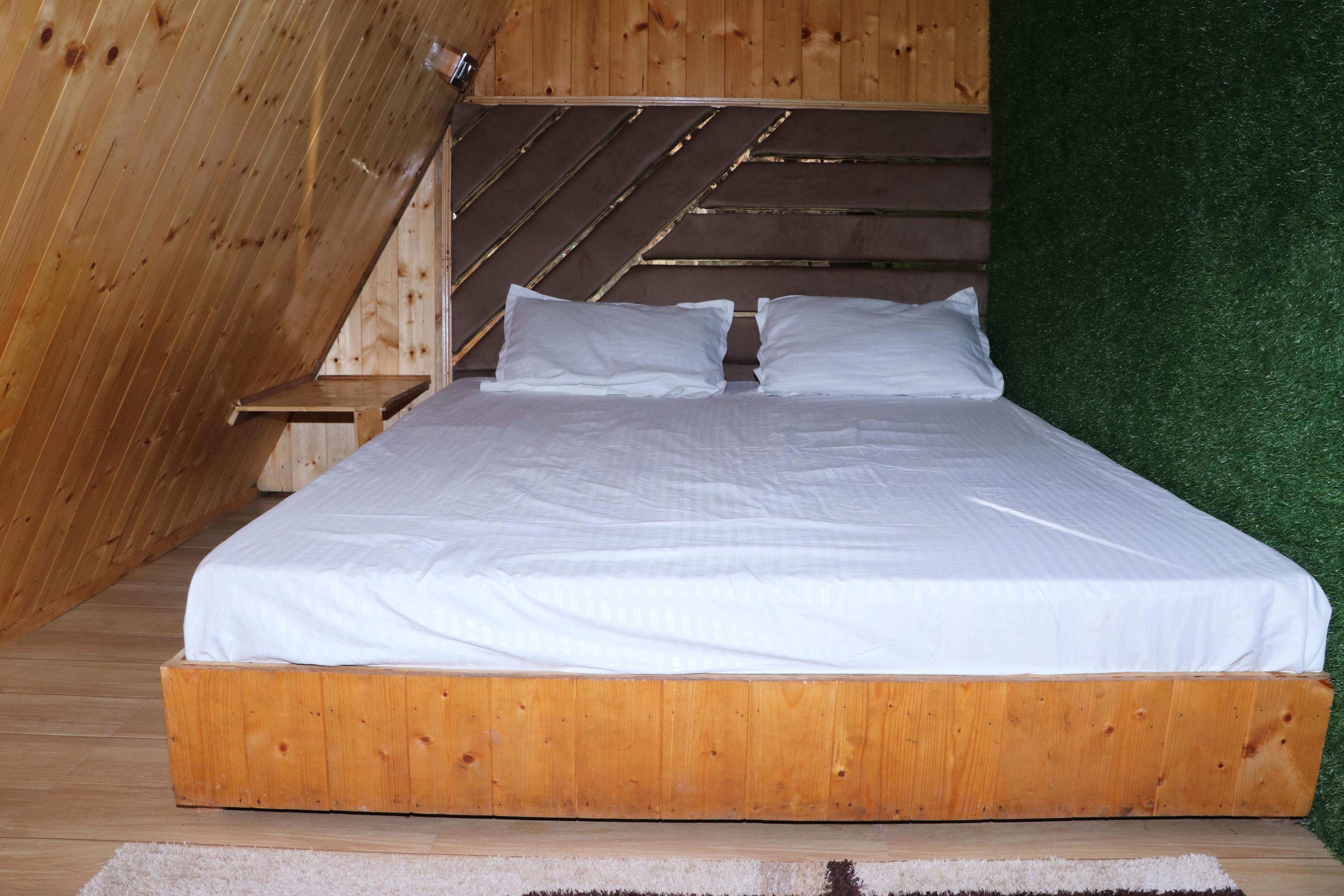 Eva Cabins - Tap to explore photos