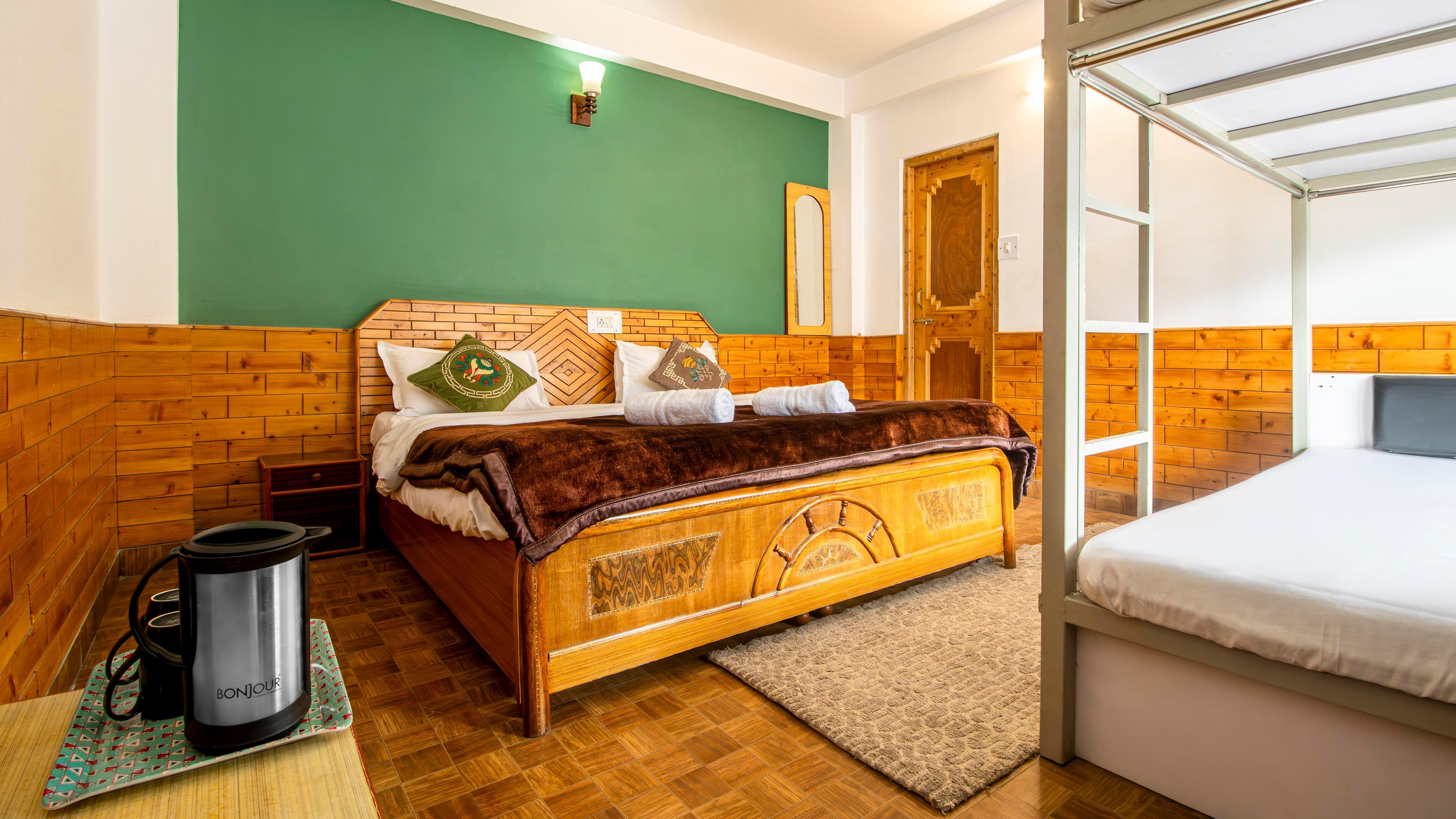 Dormigo Manali Room Type - Quad Room with Mountain View