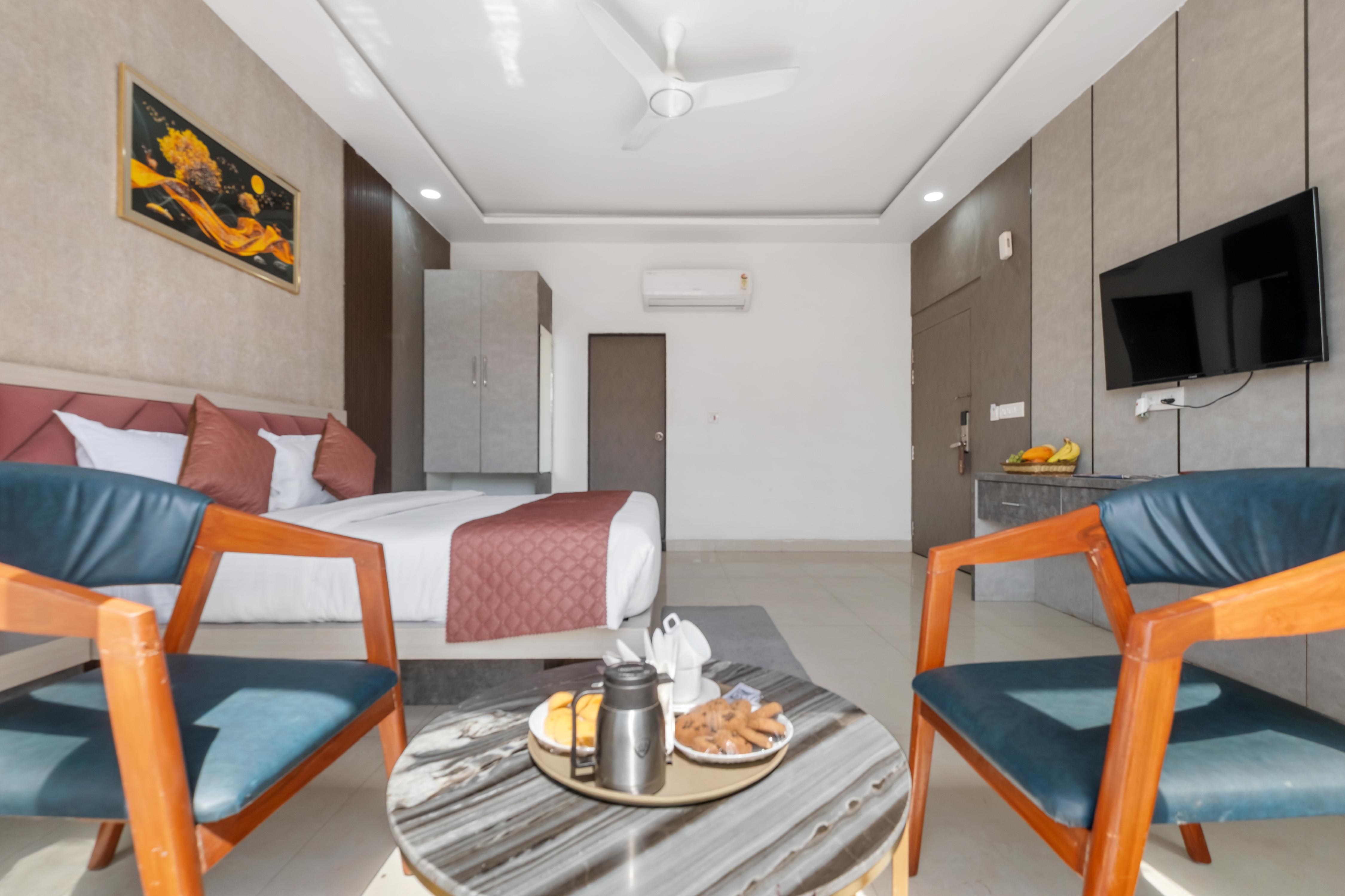 Continente Inn, Ayodhya - Tap to explore photos