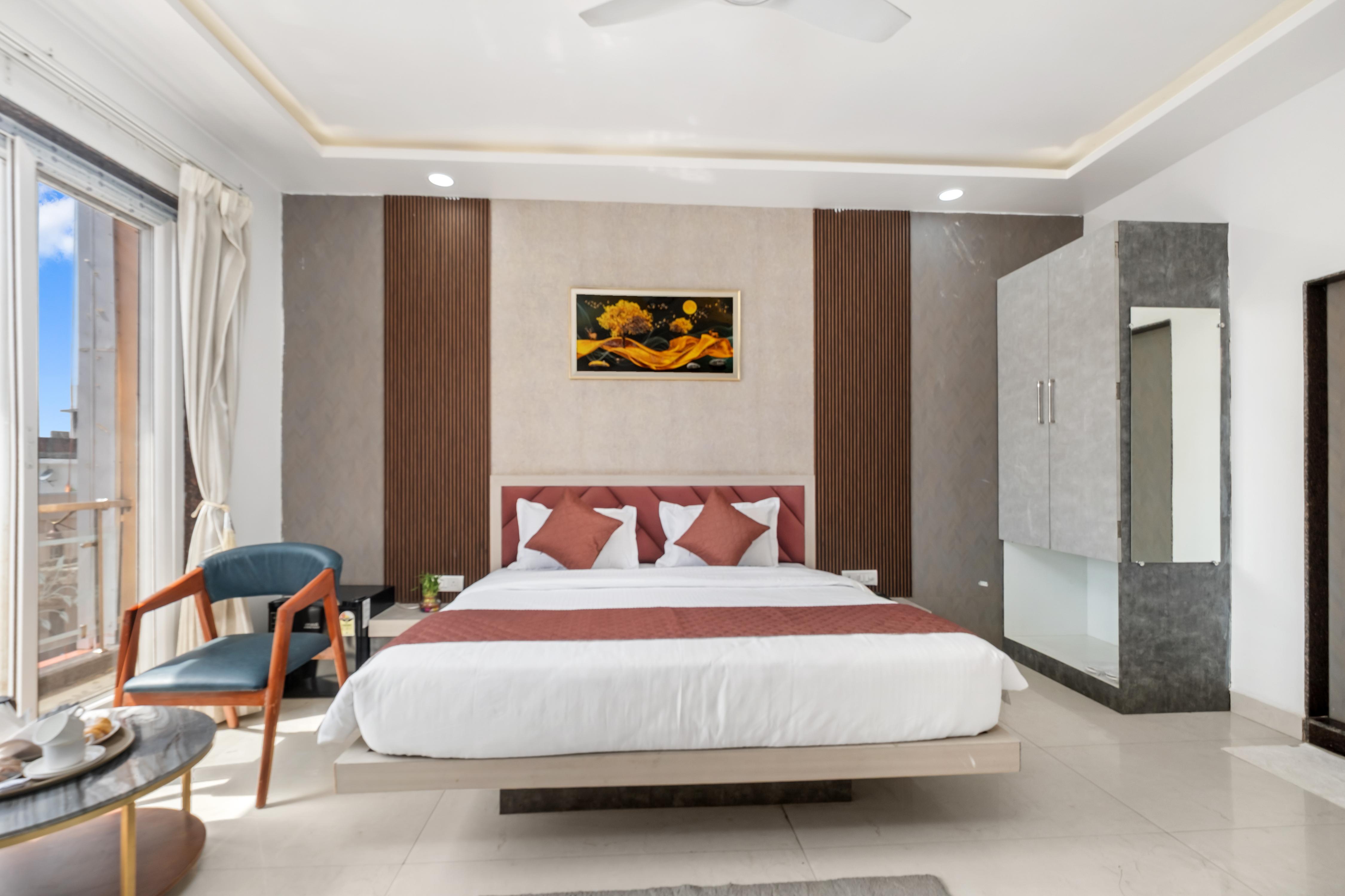 Continente Inn, Ayodhya - Tap to explore photos
