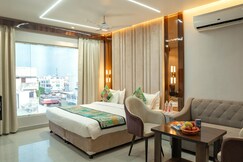 Tripli Hotels Evara Inn