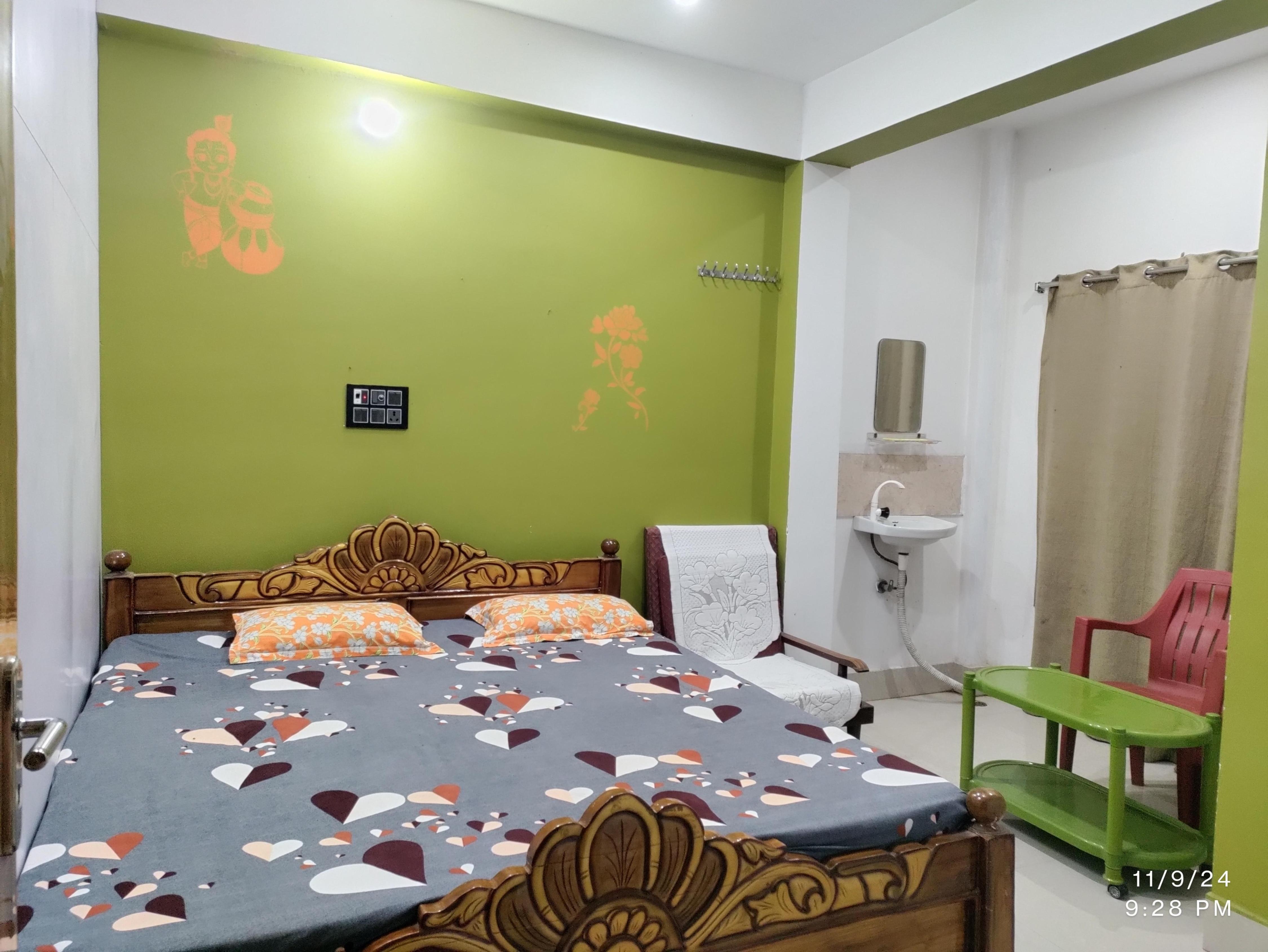 Hotel Maniraj Guest house - Tap to explore photos