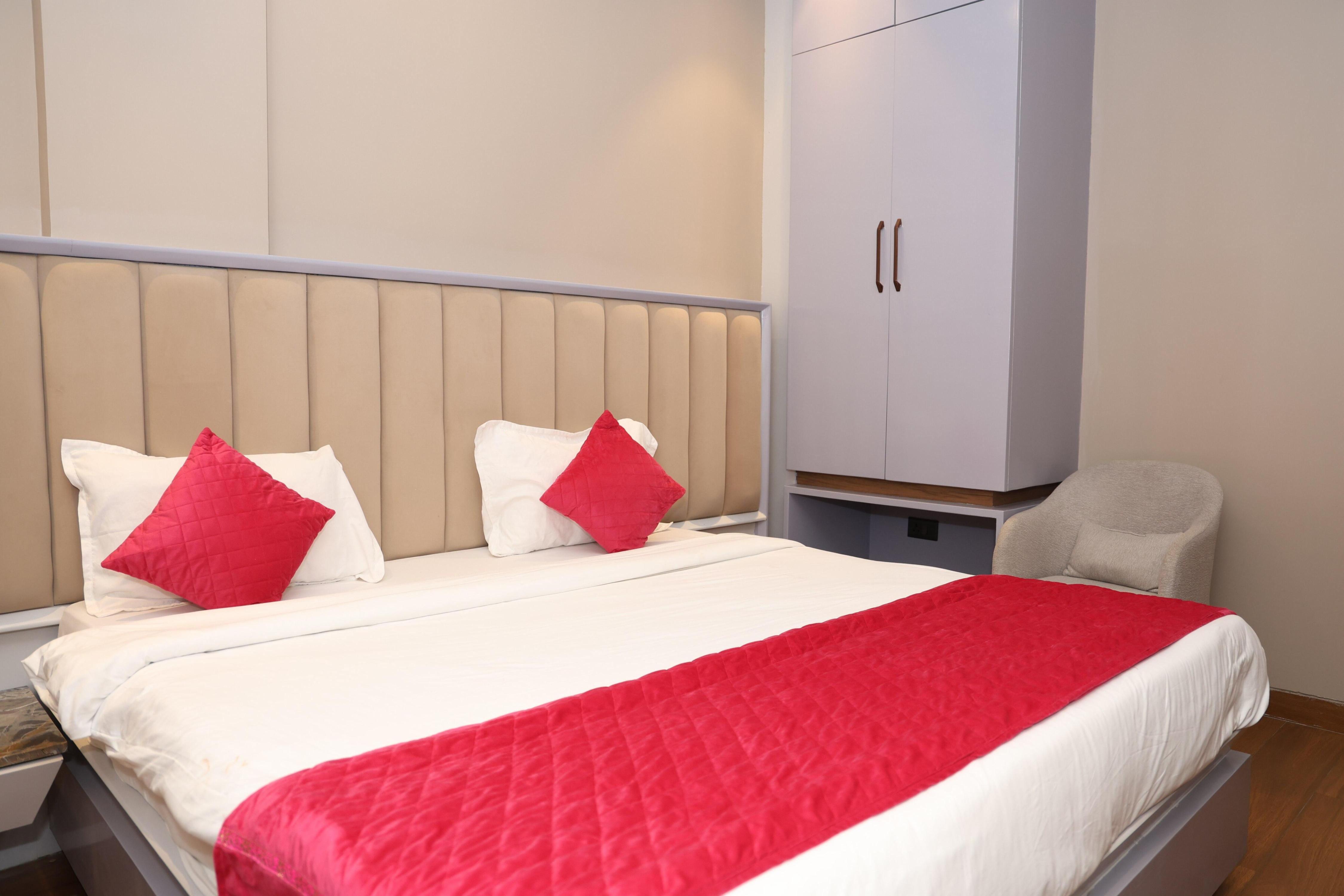 THE HEERAJ HOTEL Room Type - DELUXE ROOM