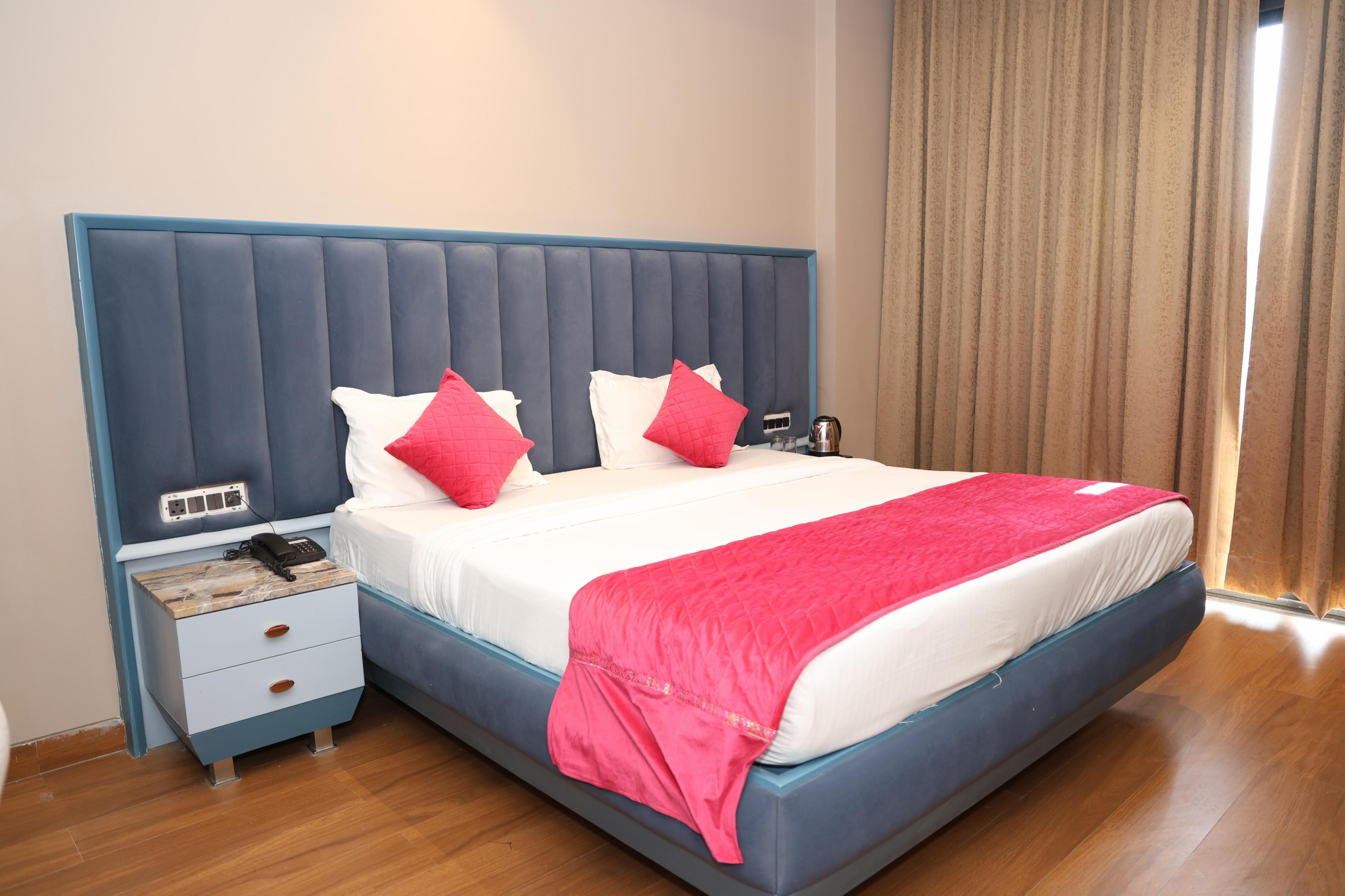 THE HEERAJ HOTEL Room Type - Luxury Room