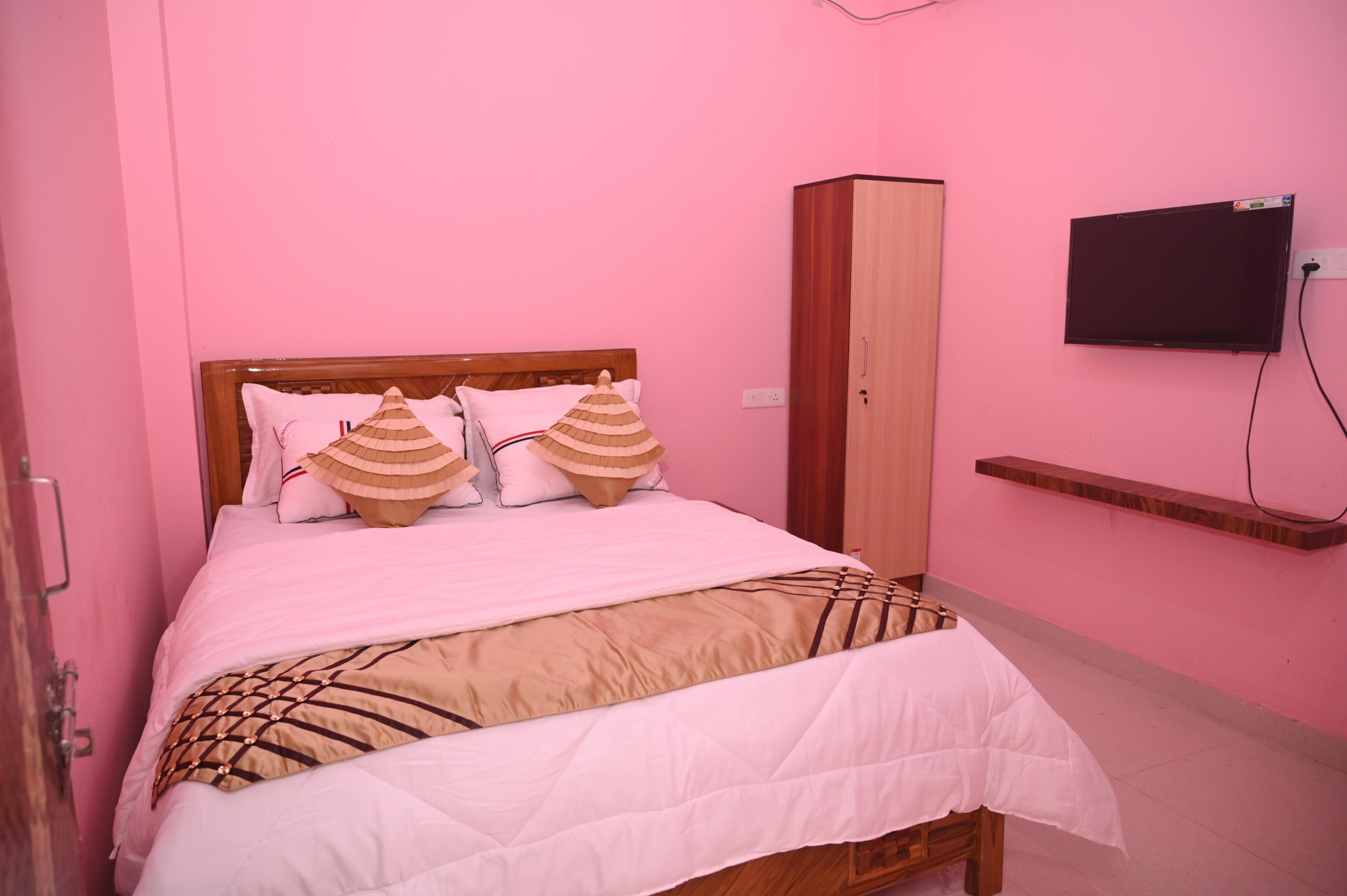 Moon Guest House Room Type - Deluxe (A/C)