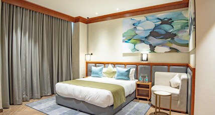 Wyndham Garden Room Type - 1 King Bed, Premium