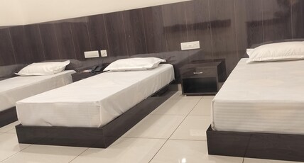 Hotel Rewalsar Heights Room Type - Triple Sharing Room