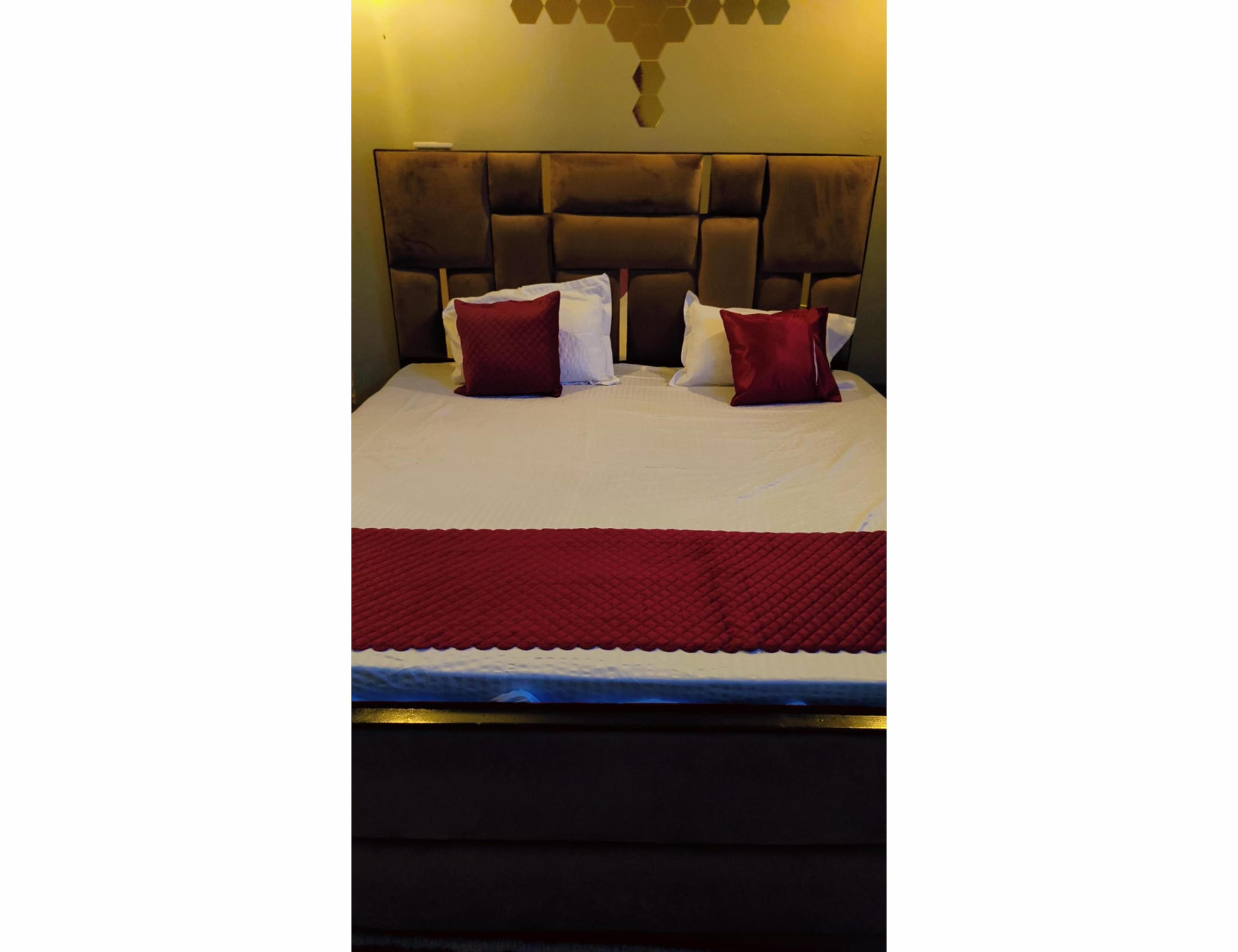 Aadyasbnb @2BHK Lanka - Tap to explore photos