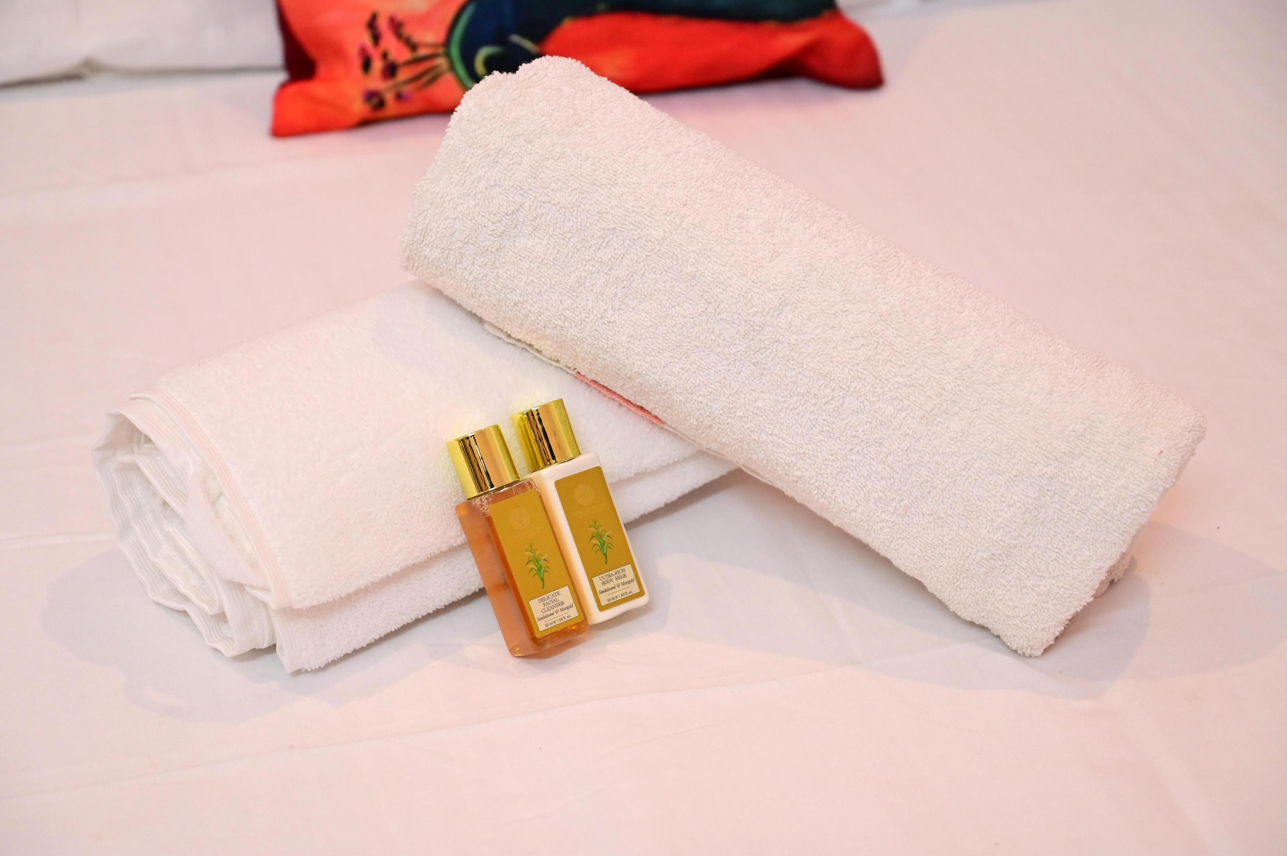 Omkar Bhawan | Premium Stay at Rampath Room Type - Big Deluxe Room
