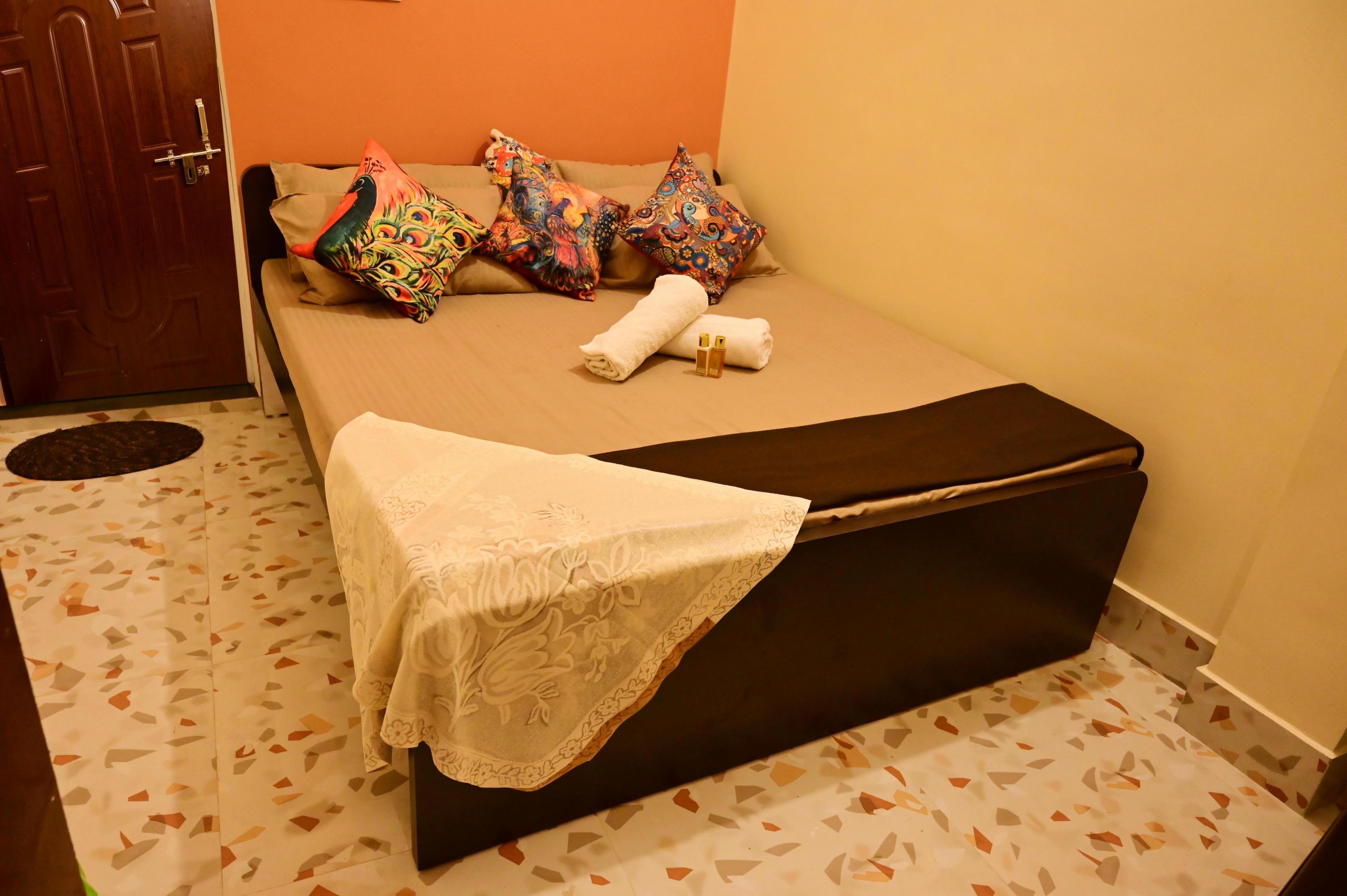 Omkar Bhawan | Premium Stay at Rampath Room Type - The Couple Room | Deluxe AC Room