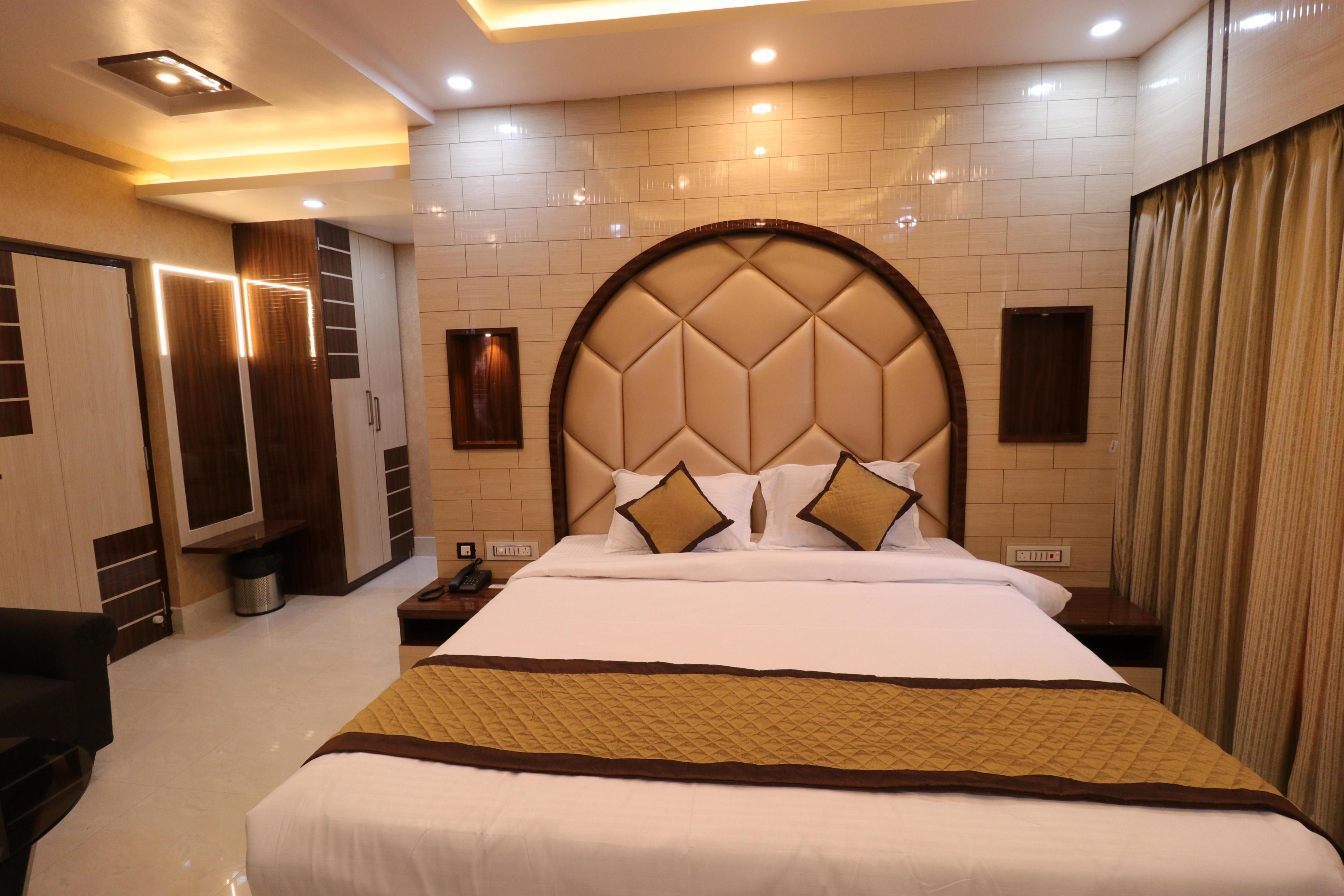 HOTEL KAUSTAV Room Type - DELUX ROOM