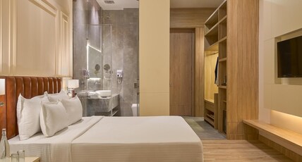 Clarks Inn Etawah Room Type - Standard AC room with King Bed